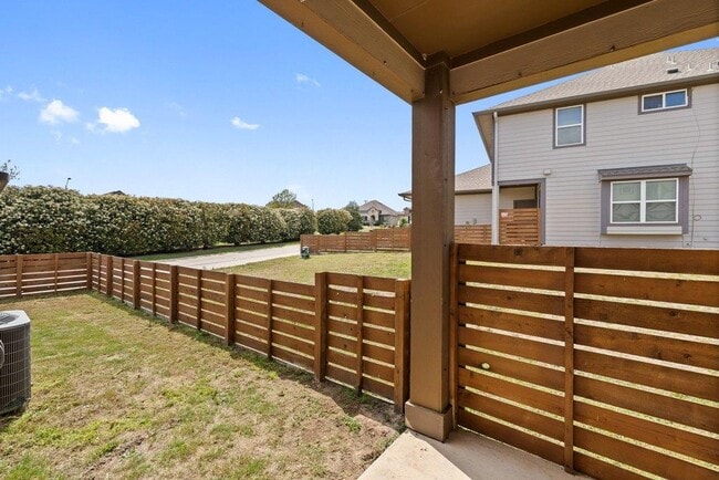 Building Photo - 719 Coconut Grove St