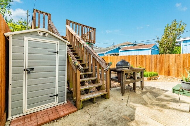 Building Photo - 4123 Avenue Q