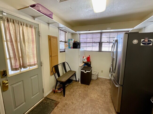 Building Photo - Charming 2-Bedroom Corner Lot Home with Be...