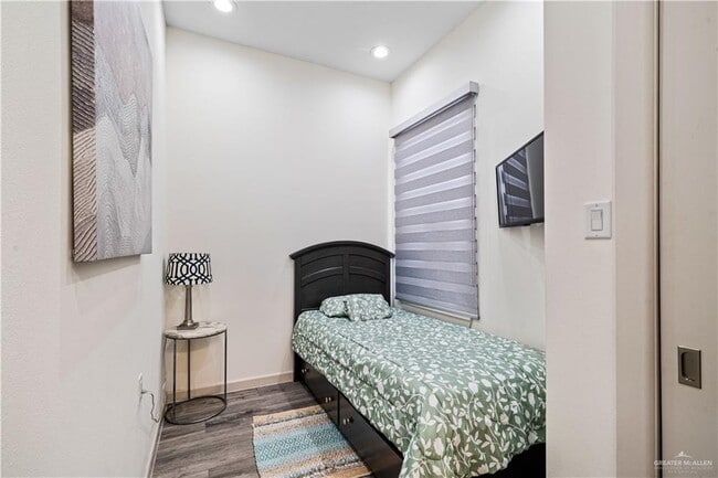 Building Photo - 24 Cornell Ave