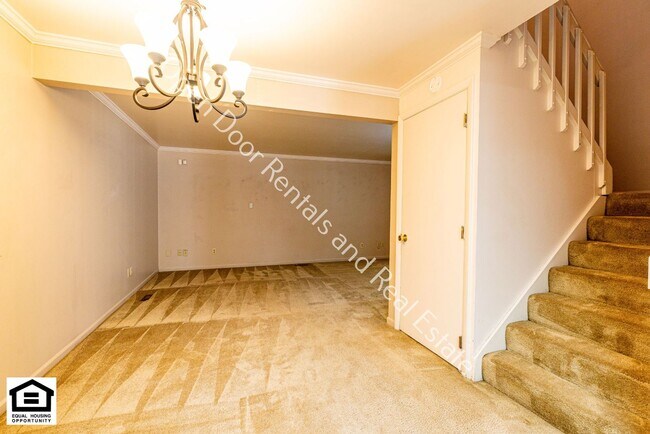 Building Photo - 15110 Tally Ho Dr
