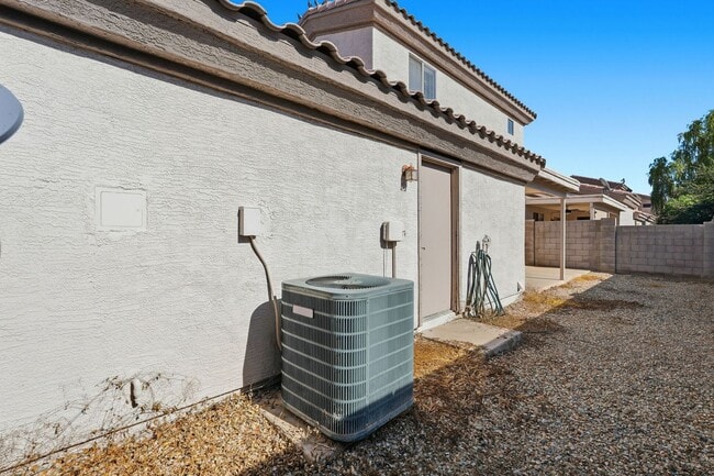 Building Photo - Gated Community, close to 101 and Arrowhead!