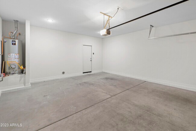 Building Photo - 5733 W Coplen Farms Rd