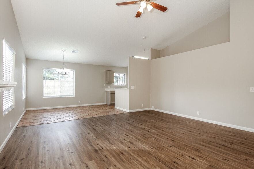 Building Photo - 10012 N 66th Dr