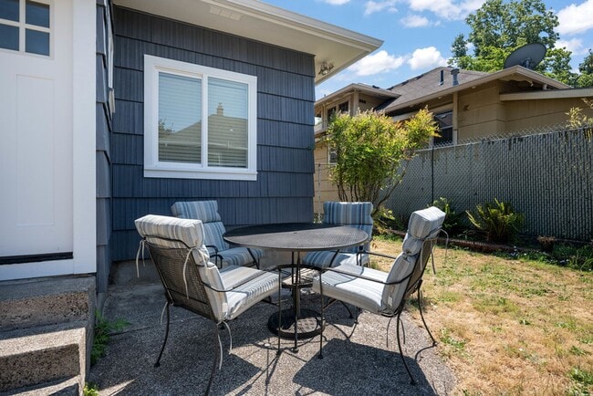 Building Photo - 3233 SE 51st Ave