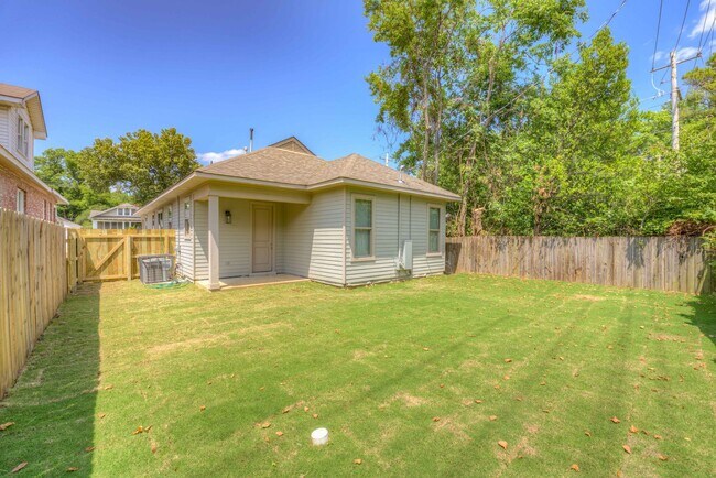 Building Photo - Newer construction home within walking dis...