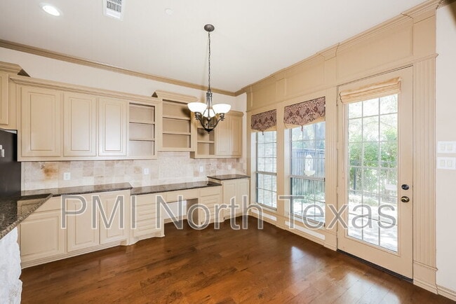 Building Photo - 5379 Balmoral Dr