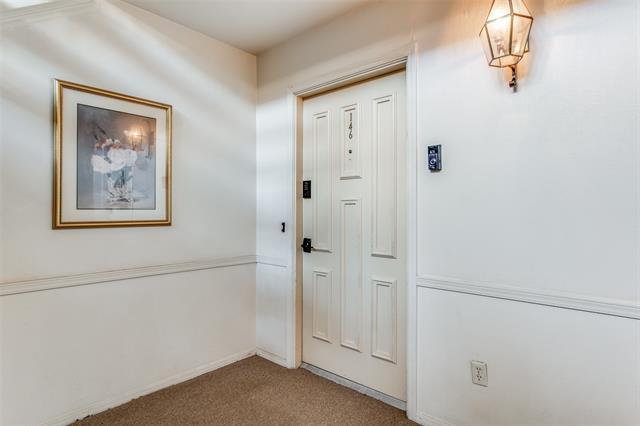 Building Photo - 10562 High Hollows Dr