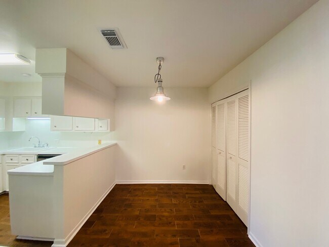 Building Photo - 30 River Creek Way