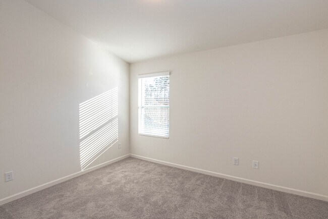 Building Photo - BEAUTIFUL 2 Bedroom End Unit Townhome in Cox Mill District AVAILABLE AUGUST 2026