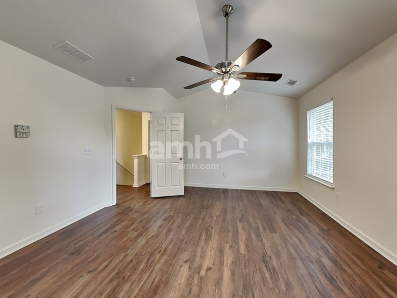 Building Photo - 113 Ridgebrook Way