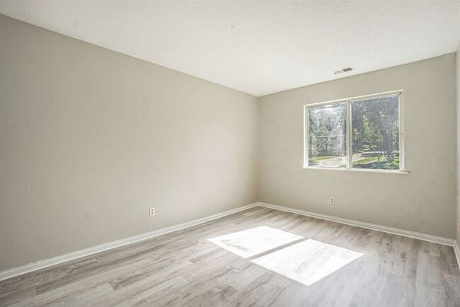 Building Photo - Charming, fully remodeled 2-Bed/1-Bath Par...