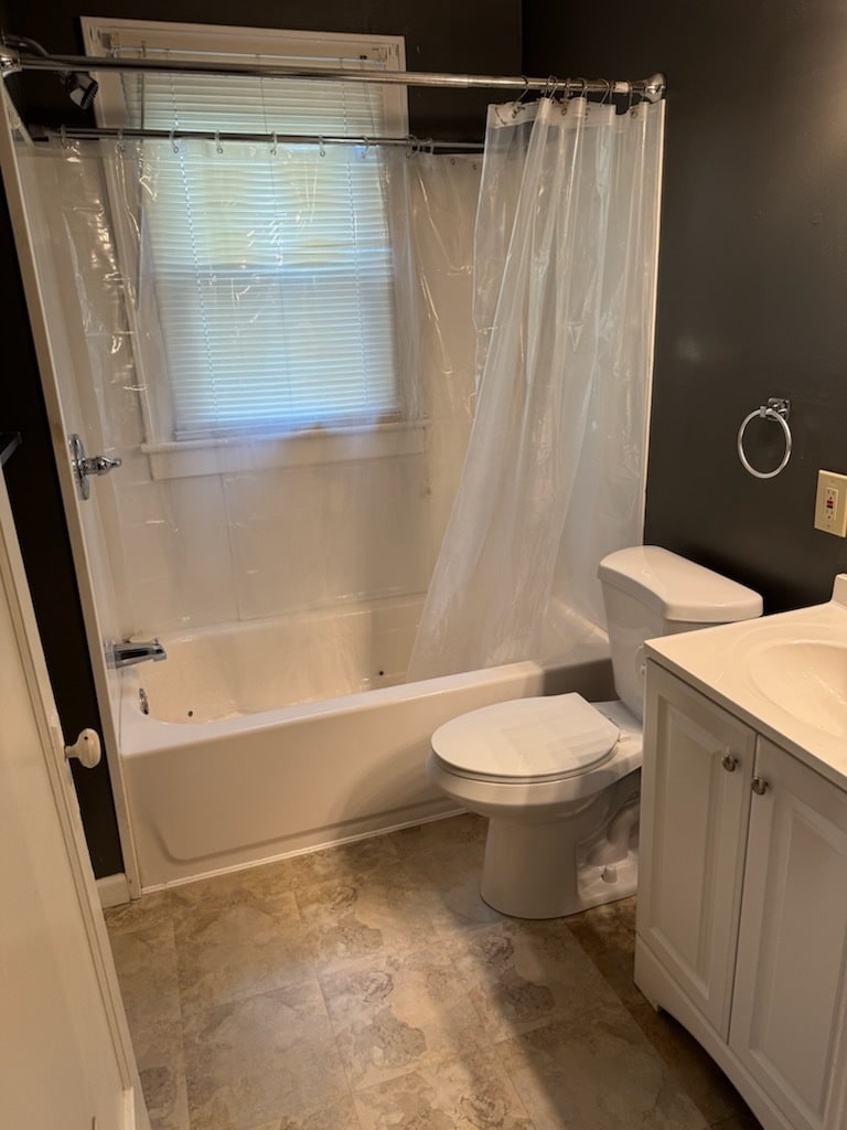 Bathroom - 320 N Hyde Park Ave