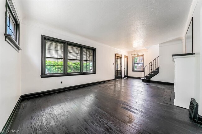 Building Photo - 3995 E 154th St