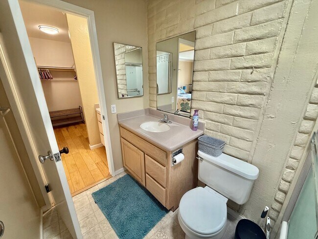 Building Photo - Furnished!! - One story gem in North Davis