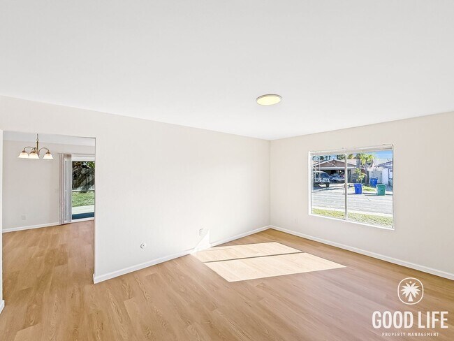 Building Photo - Freshly Remodeled 3B/2BA W/ Fenced Yard & Attached Garage!