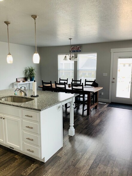 Building Photo - 4512 Breezy Meadow Dr