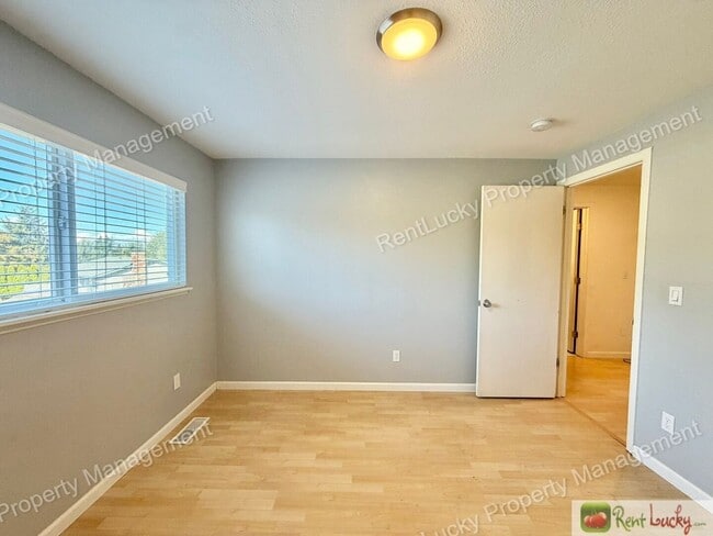 Building Photo - 4901 SW 327th Pl