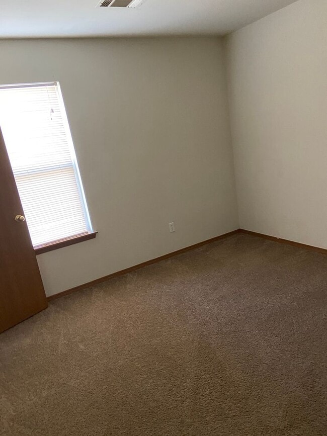 Building Photo - 305-307 E. Asher Ct.