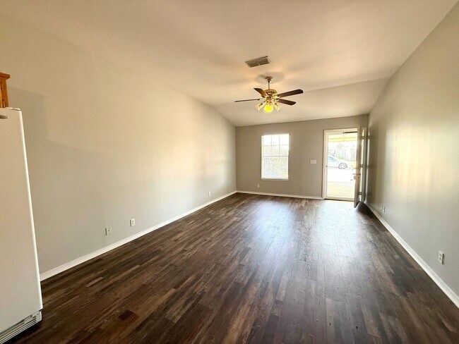 Building Photo - 2417 Rustic Dr