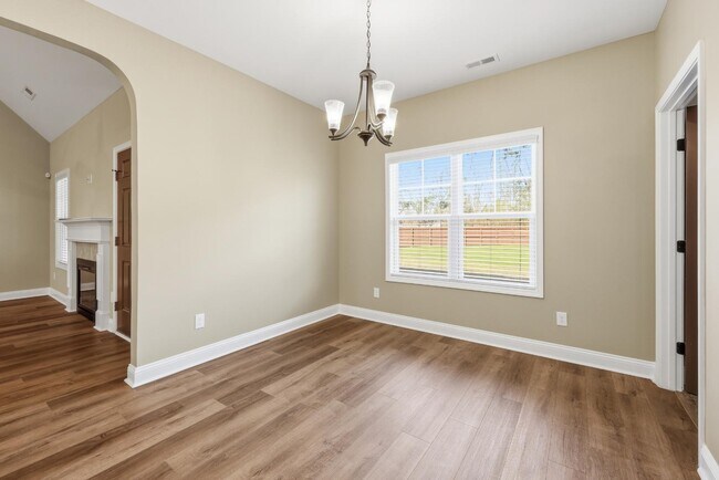 Building Photo - 206 Leland Ln