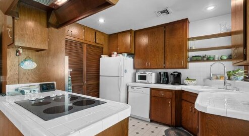 Good size kitchen with new dishwasher - 1419 S 4th Ave