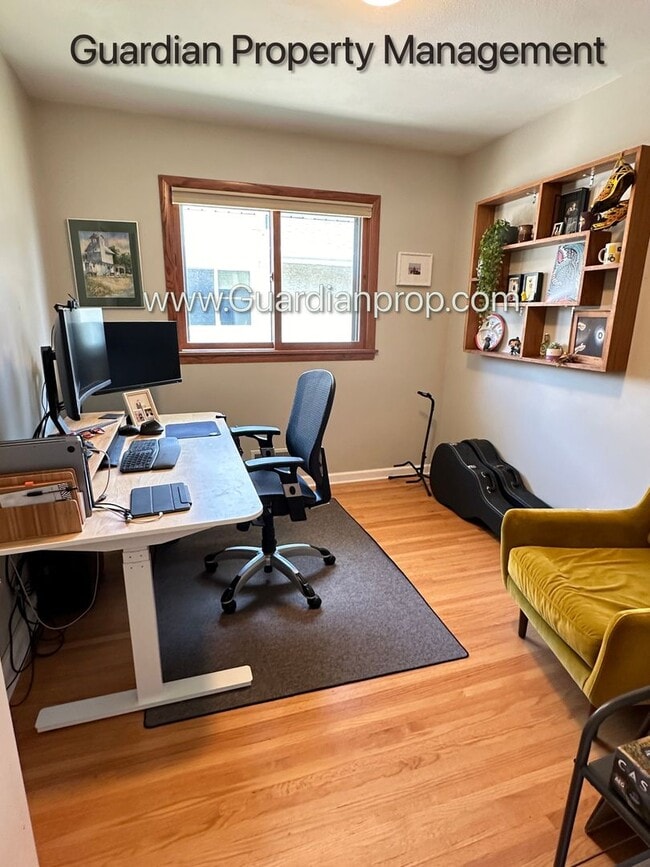 Building Photo - Nokomis Area Single Family Home, Very Clean, Dishwasher, 1 Car Garage, Available September