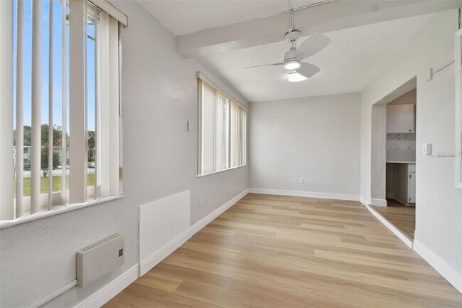 Building Photo - 2433 Brazilia Dr