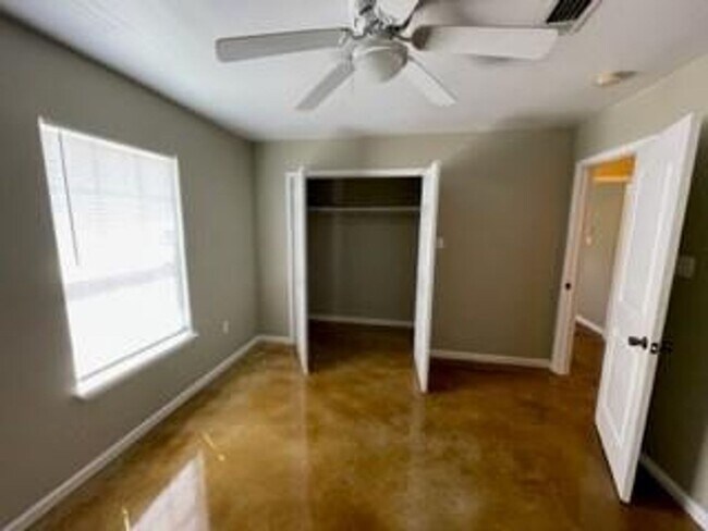 Building Photo - 45129 Durbin Rd