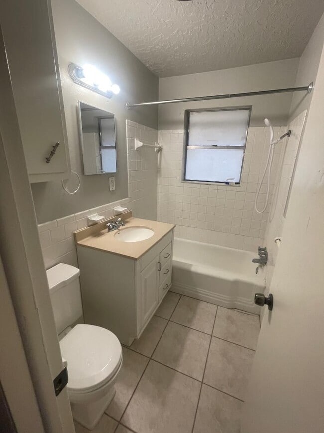 Building Photo - NORMAN HOME AVAILABLE FOR LEASE