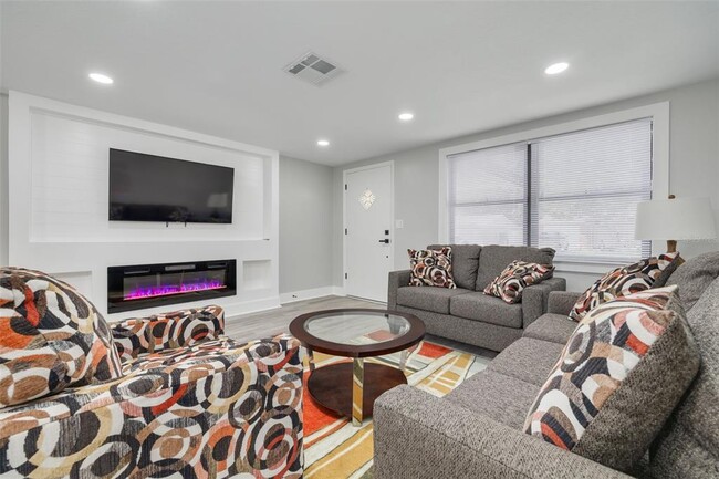 Building Photo - 9124 Lido Ln