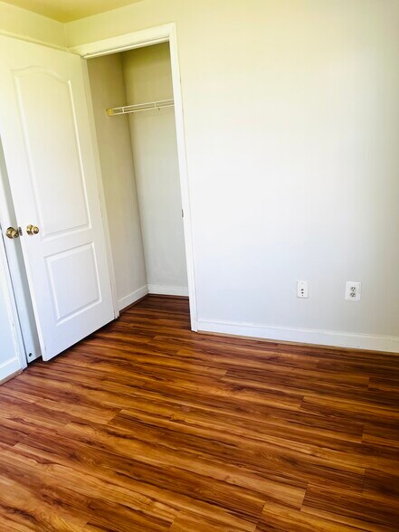 Building Photo - 6900 Hawthorne St