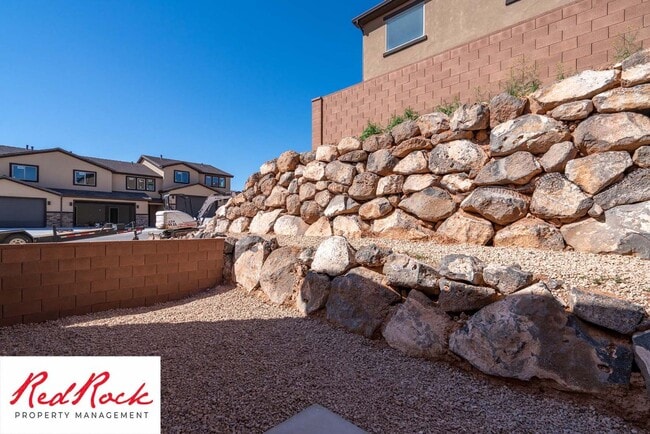 Building Photo - 3 Bedroom Hurricane Townhome With Scenic Views