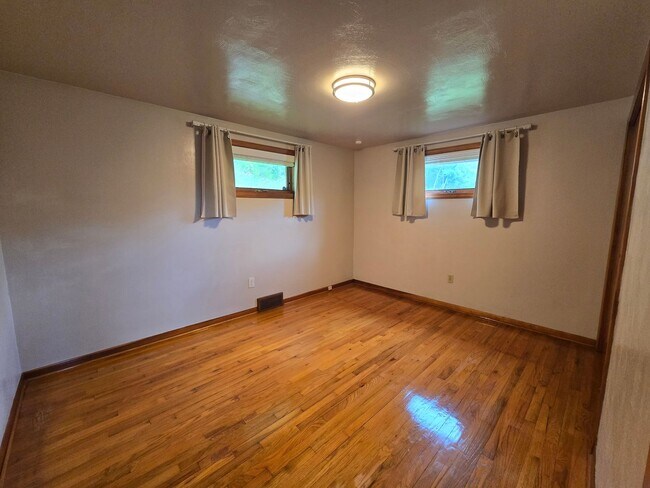 Building Photo - Updated 3 Bedroom Home - Available NOW!