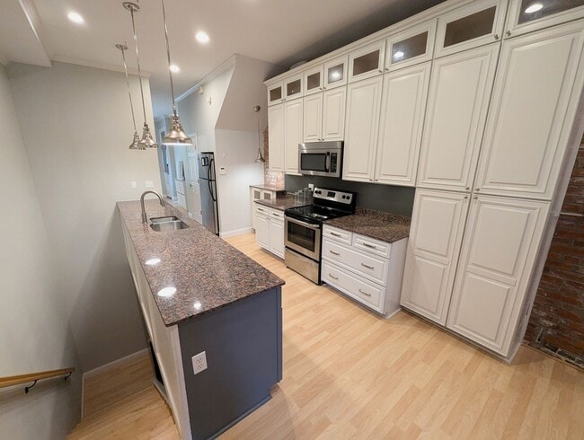 Building Photo - Exquisite Home in Lafayette Square - $500 off Deposit & 1st Month's Rent!