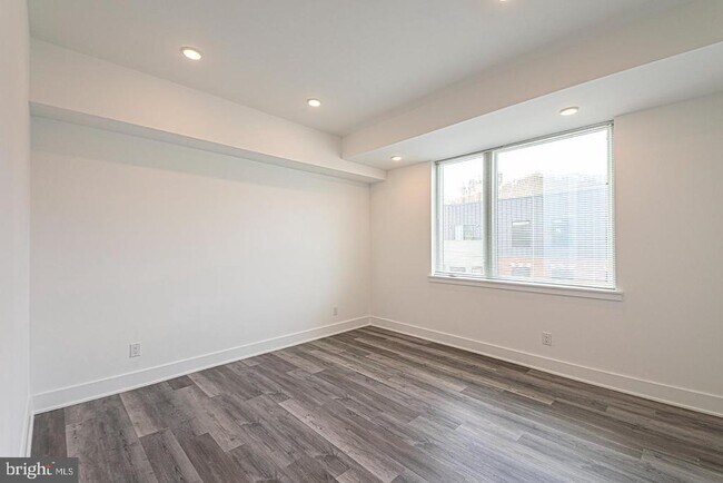 Building Photo - 1245 Ridge Ave
