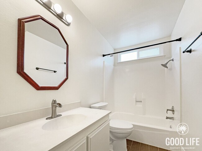 Building Photo - Spacious 3BR/2BA Home with 2-Car Garage in Lake Forest, CA – Great Location