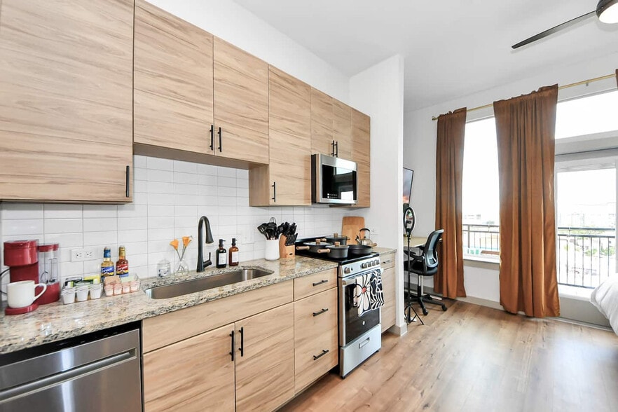 Building Photo - 1111 Shepherd Dr