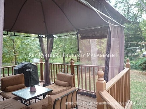 Building Photo - 5122 Clark-