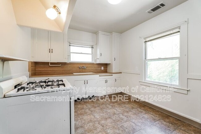 Building Photo - 2625 D St