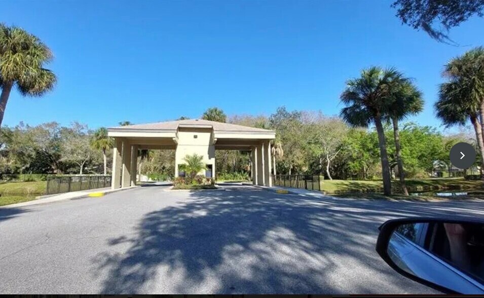 Building Photo - 13618 Greenfield Dr