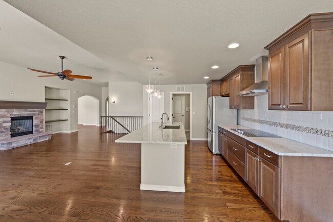 Building Photo - Immaculate & Stunning 4BD Ranch Style in C...