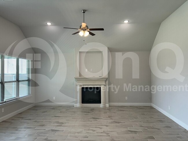 Building Photo - 533 Oleander Dr