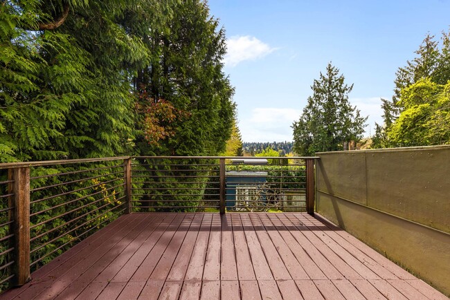 Building Photo - 4061 NE 110th St