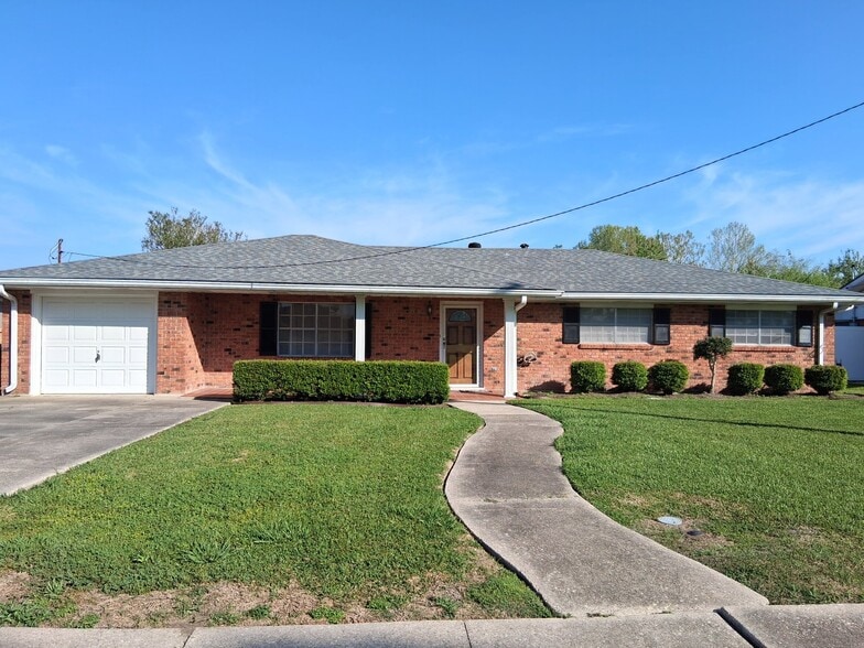 Building Photo - 1009 Poplar St