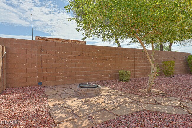 Building Photo - 5245 N 125th Ave