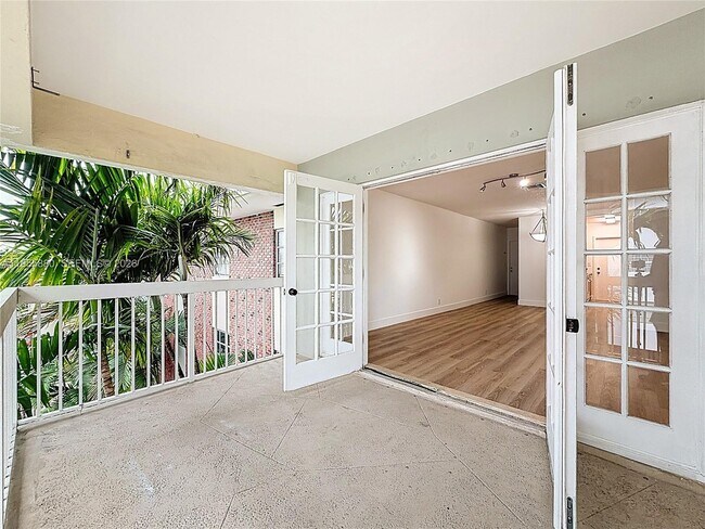 Building Photo - 2424 SE 17th St