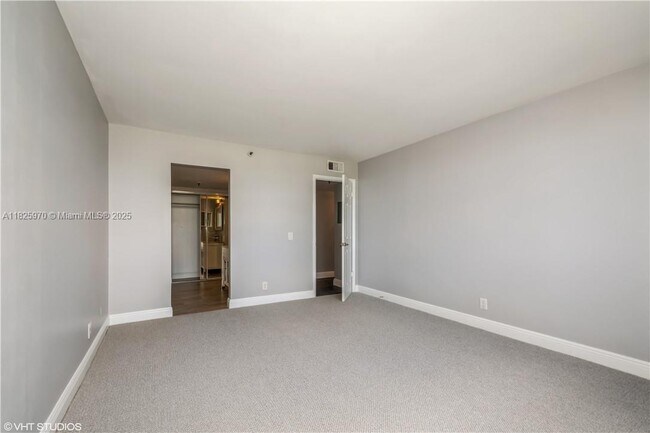 Building Photo - 105 Lake Emerald Dr