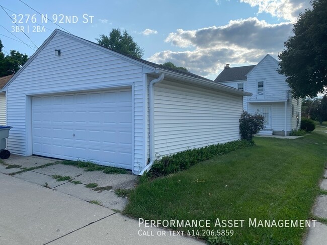 Building Photo - Beautiful 3BED/1.5BATH Milw./Tosa Colonial