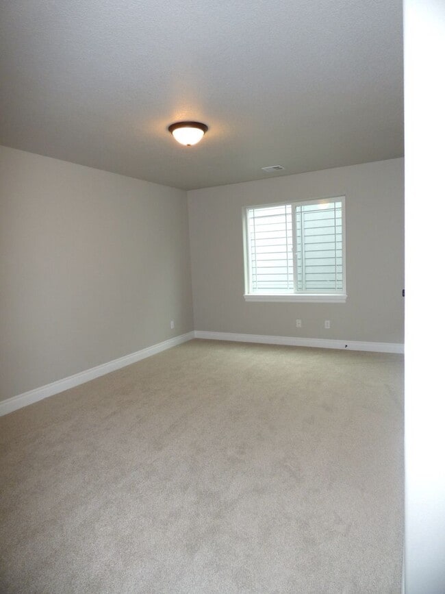 Building Photo - 5 Bedroom Home in South Salem! Near I-5